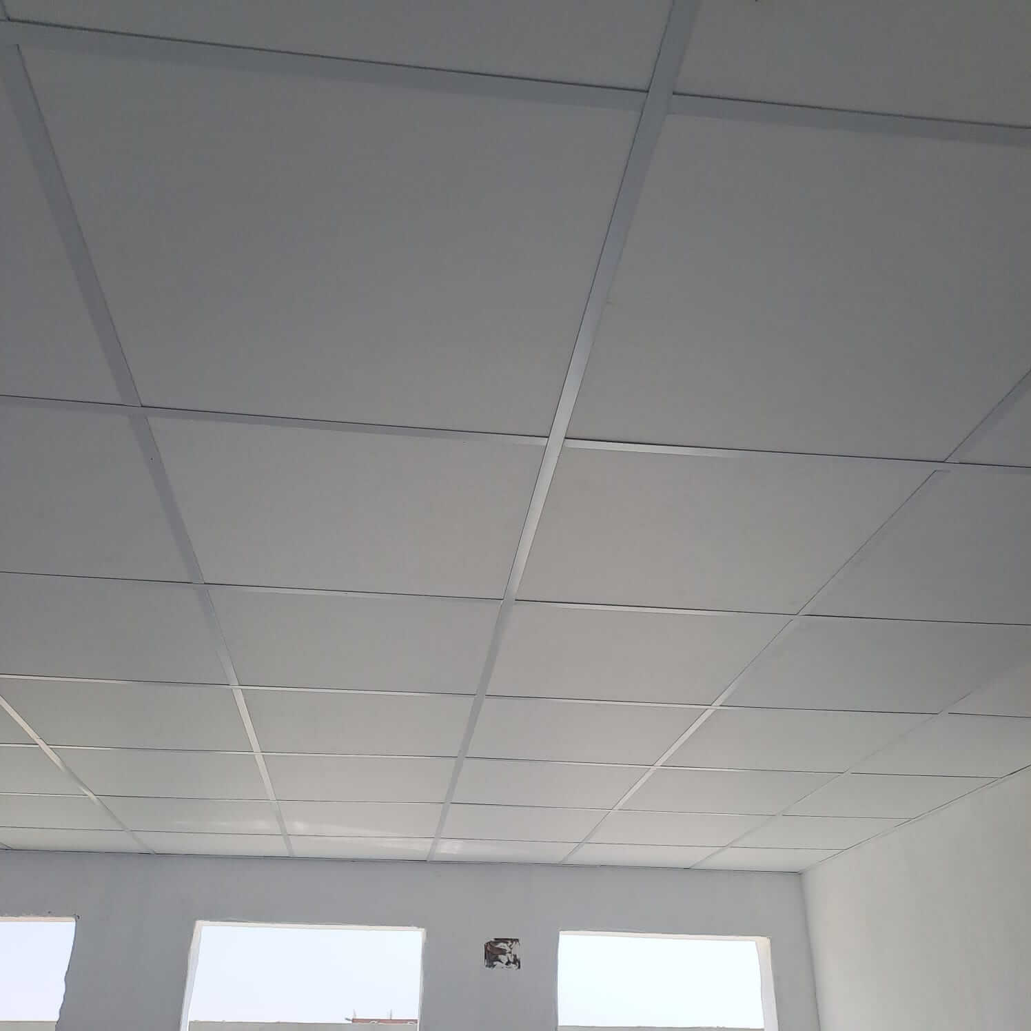 سقف مستعار مربعات ساده - مشروع سكني
